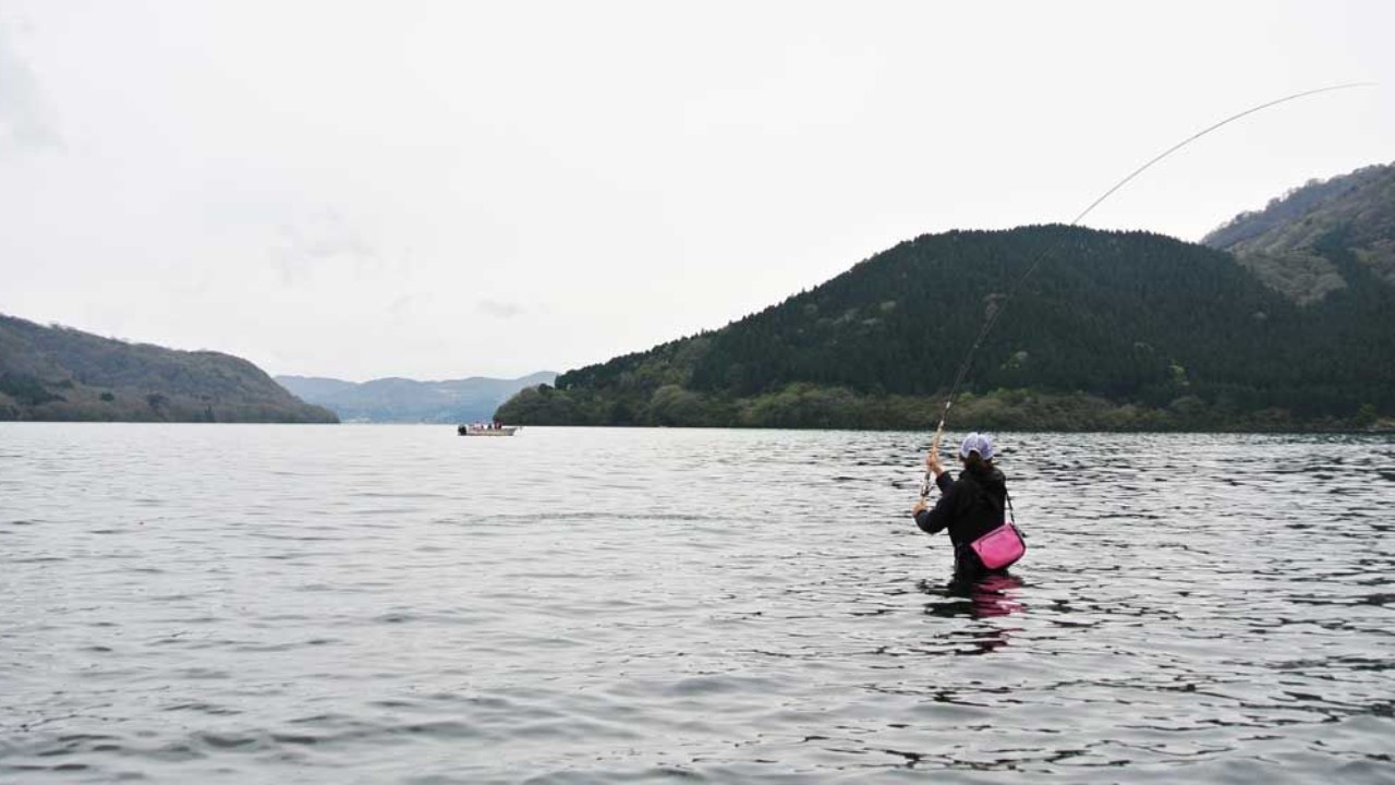 ゆったり のんびり大自然を満喫 芦ノ湖でキャンプと釣りな旅 Hyakkei ドットヒャッケイ