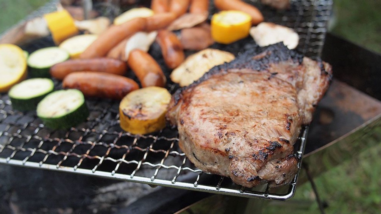 ソロキャンプ飯にもおすすめ お肉の旨味がグンと引き立つ焼き方７つのstep Hyakkei ドットヒャッケイ