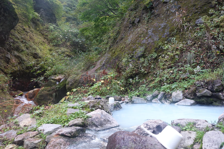 燕温泉にある2つの天然温泉「黄金の湯」＆「河原の湯」